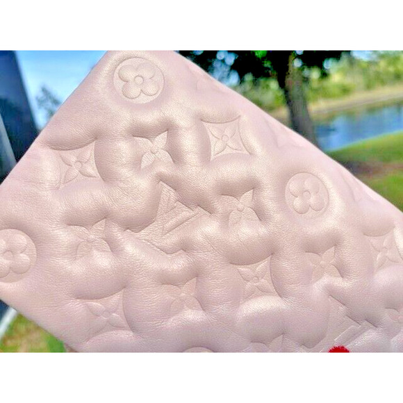 RARE Louis Vuitton Rose Coussin Pochette Heart Love Embossed Lambskin Crossbody - Picture 4 of 16